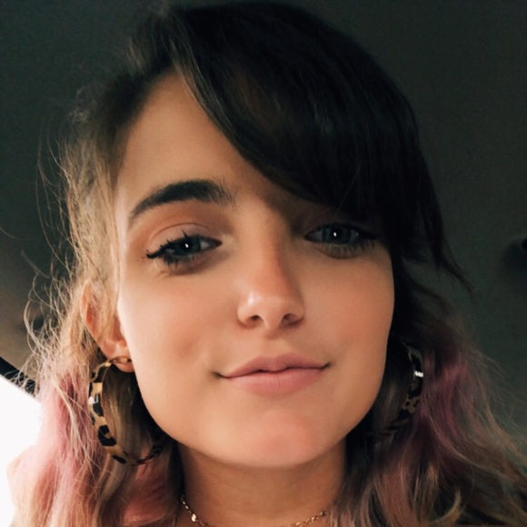 Meet your Posher, Alexis - Picture 1 of 1